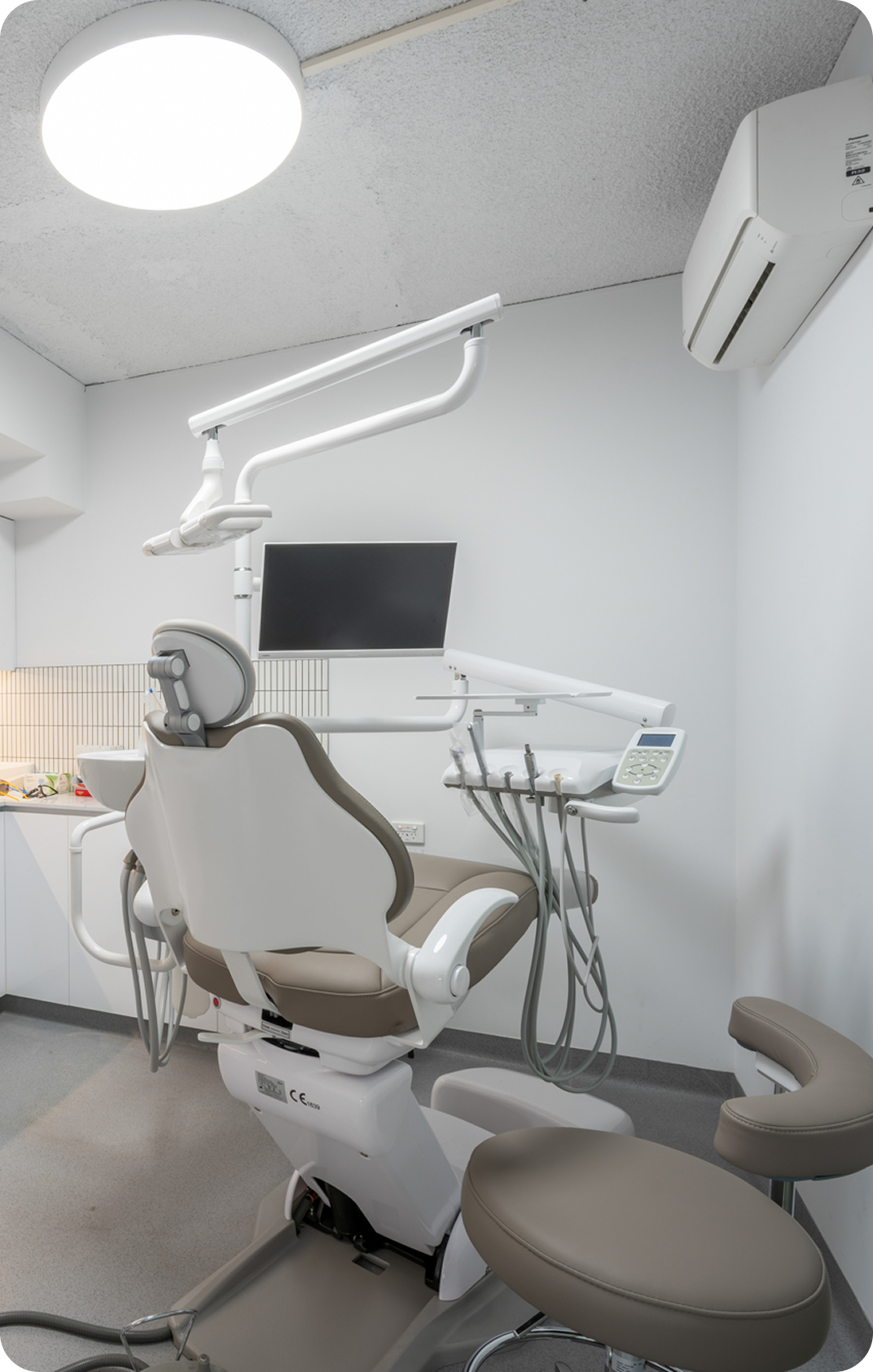 Modern dental clinic in Doncaster East, featuring advanced medical equipment and a comfortable patient chair.