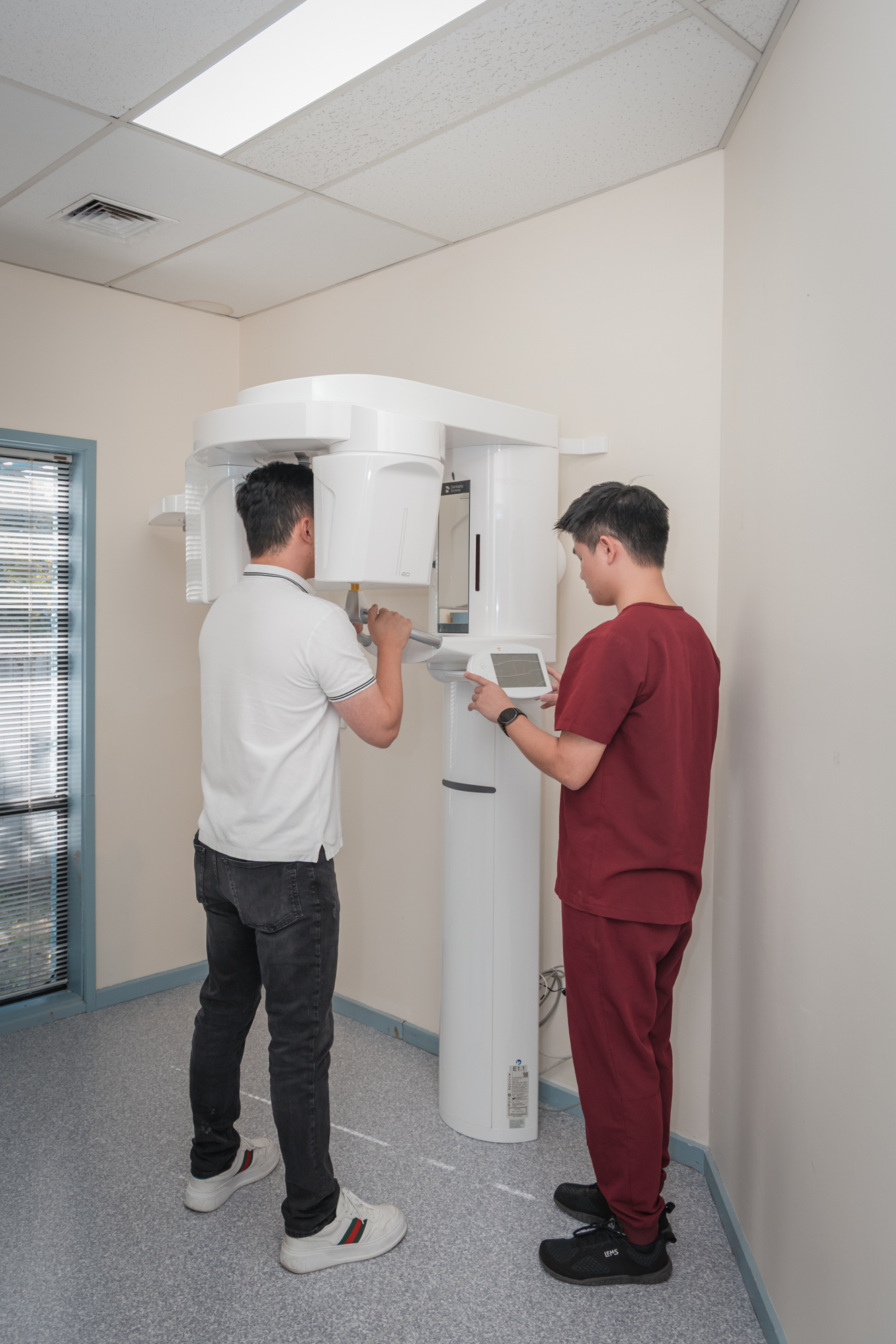 Diagnostic panoramic dental scan to assess jawbone damage caused by gum disease.